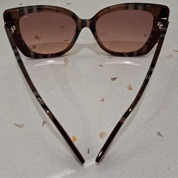 NWT Burberry Sunglasses - Picture 10 of 11